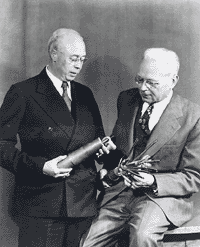 Espenschied (l) and Affel (r) with their coaxial cable, 1929